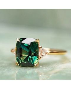 Hot Sale Stylish Vintage Square Green Gemstone Four-Claw Ring Engagement Accessories